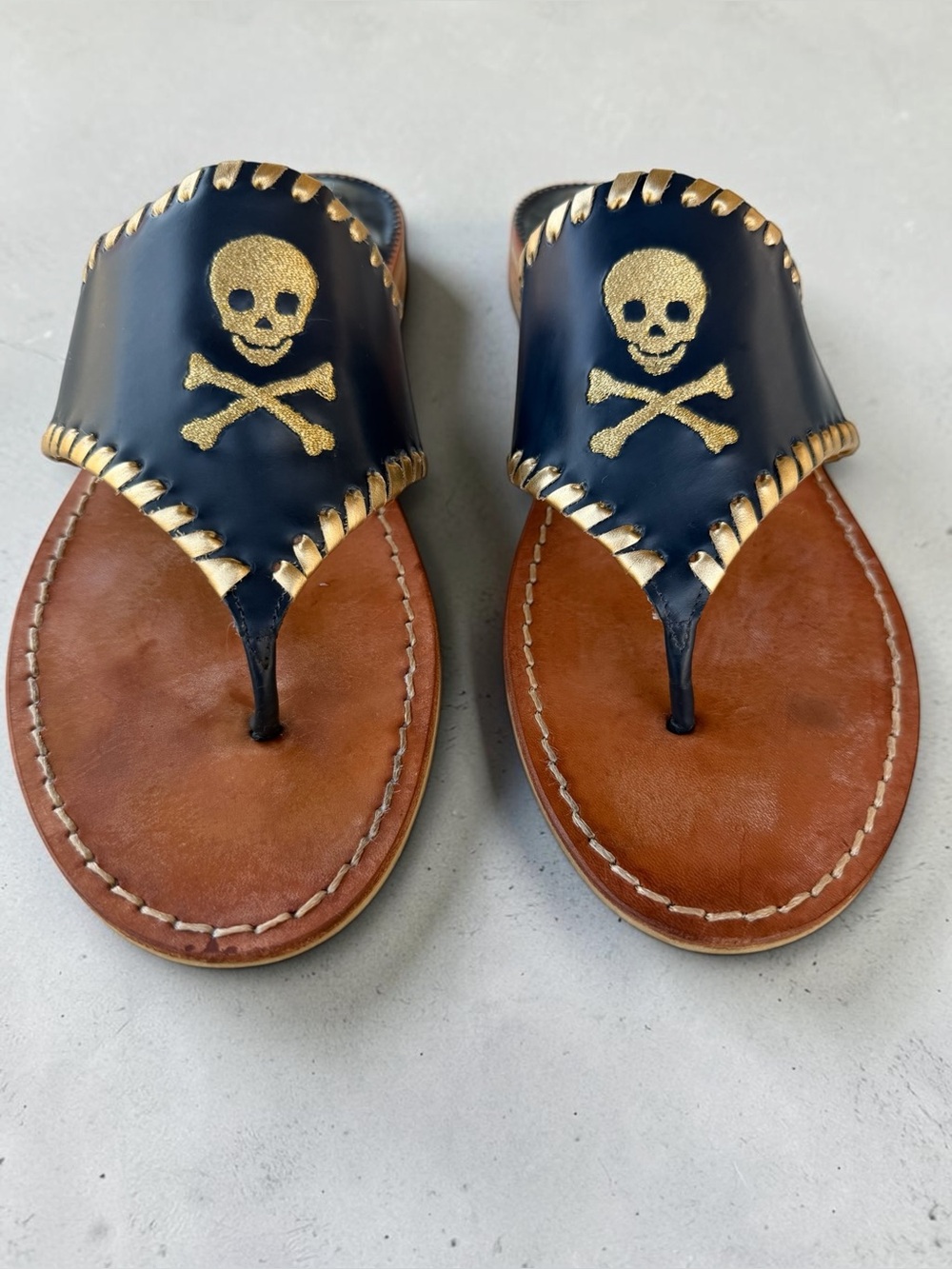 Rare Jack Rogers Navy Blue Leather Skull & Crossbones Thong Sandals Size 10 - Picture 2 of 7